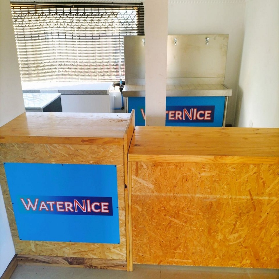 Water and ice shop